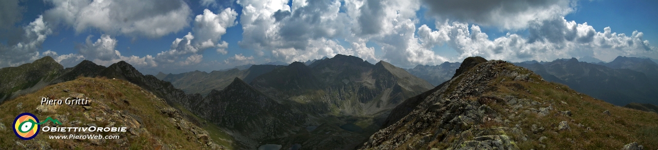 51 Panoramica in vetta al Monte Chierico.jpg